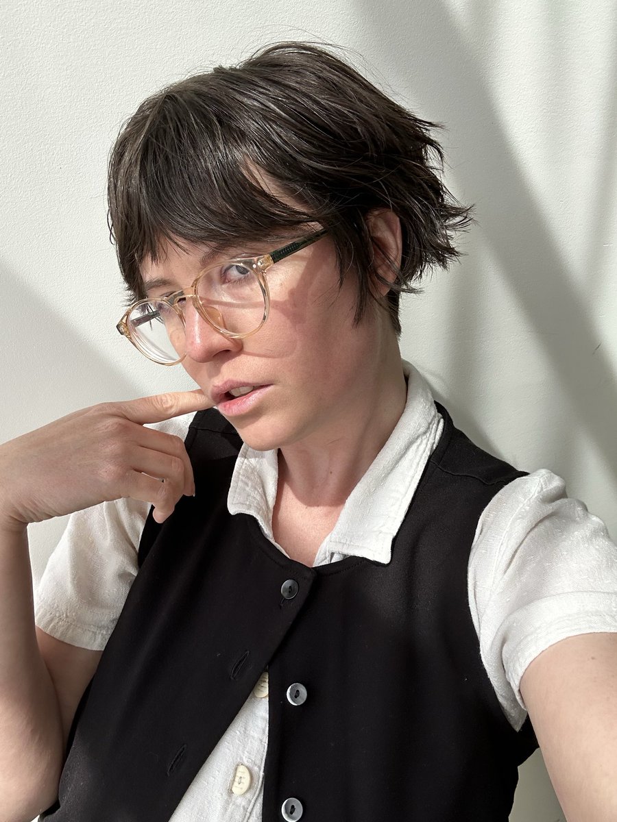 LabiaLibrarian's tweet photo. I think this new haircut is the one https://t.co/aa74yMGZ5Z