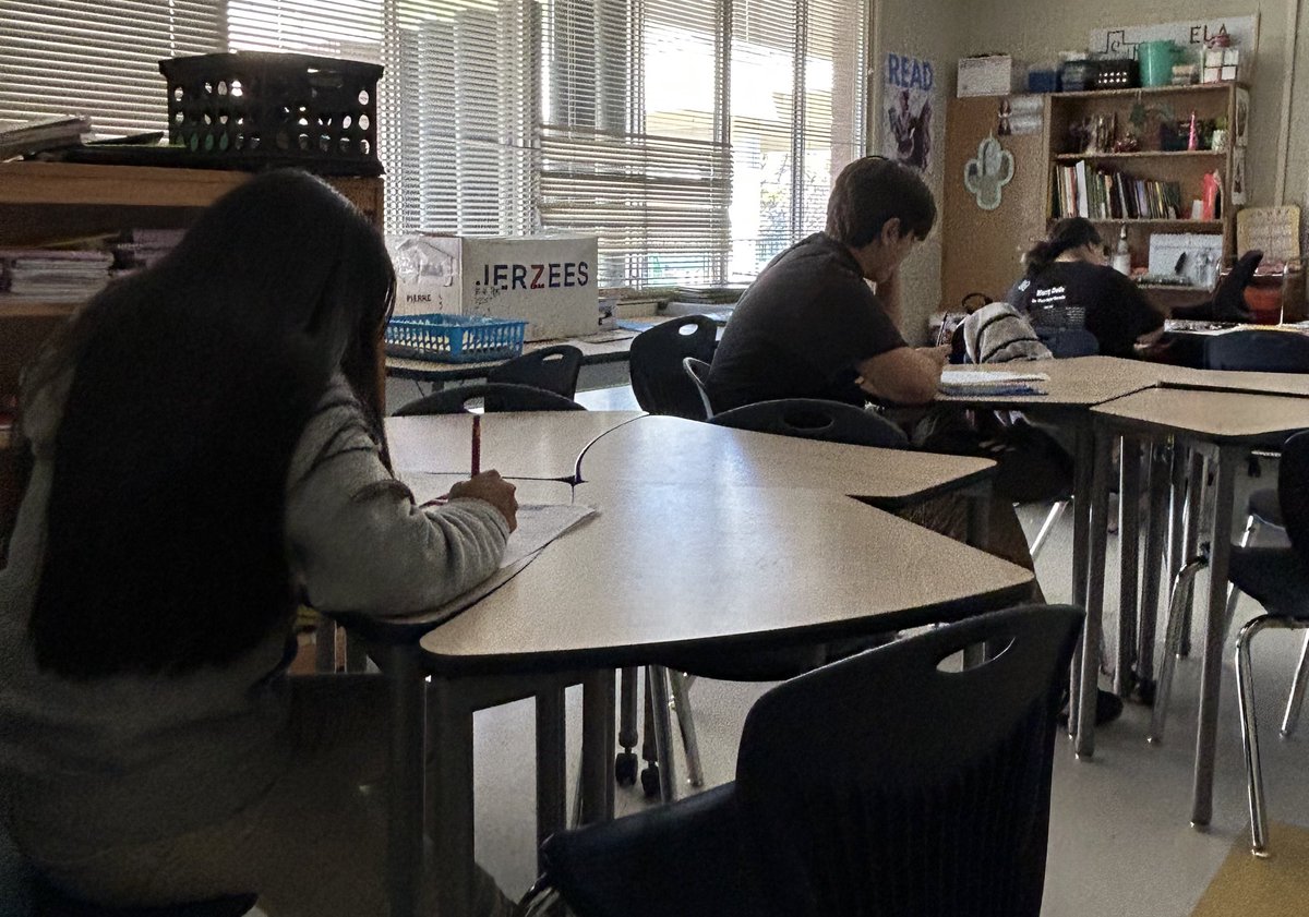 ingridcolbath's tweet photo. Lots of focus, lots of work! Final countdown is here! #REBELSTRONG 💪🏼💚💛 @NISDRoss https://t.co/lATRTi7nr2
