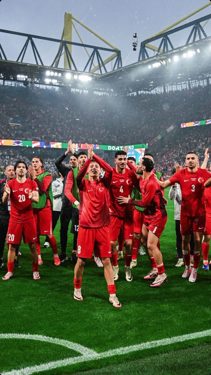 Beyaz Yakalı Semt Çocukları tweet media