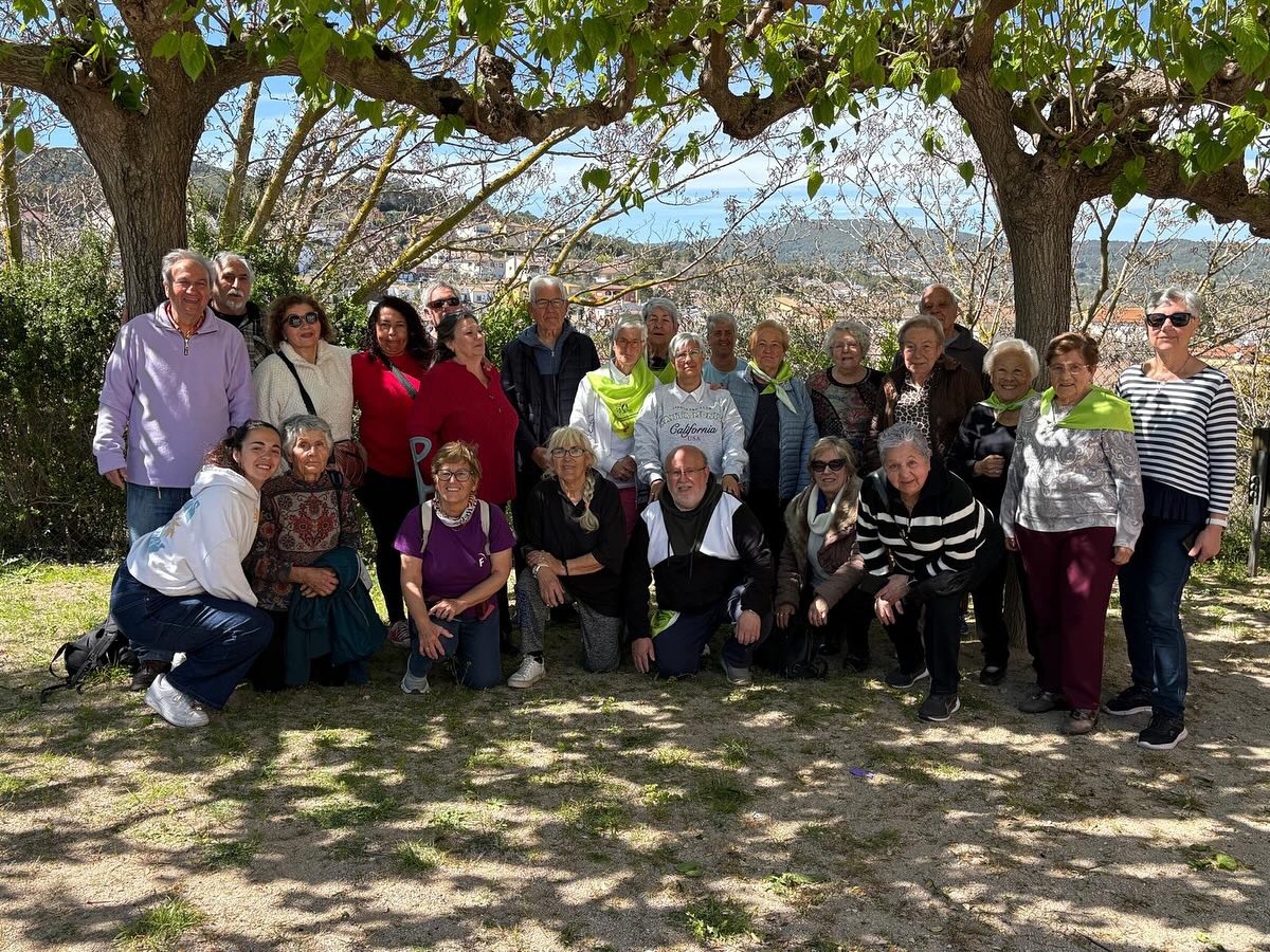 Olimpíades de la Gent Gran. A Bonaterra, Albinyana, s’ha celebrat una jornada esportiva i convivencial entre les associacions de Jubilats de Masllorenç i Albinyana. 
També una demostració de “Bitlles Catalanes”. L’equip d’Albinyana ha passat a la final comarcal.