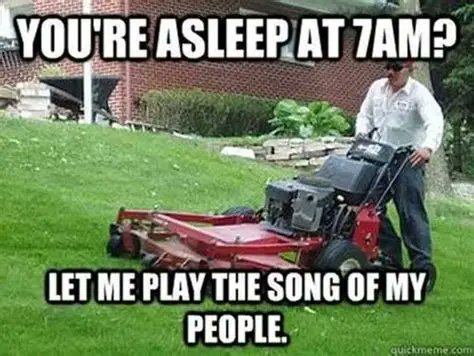 Neilfan12's tweet image. 🚜🛌🤬 #LawnMower #Inconsiderate #Mowing 🤬🛌🚜