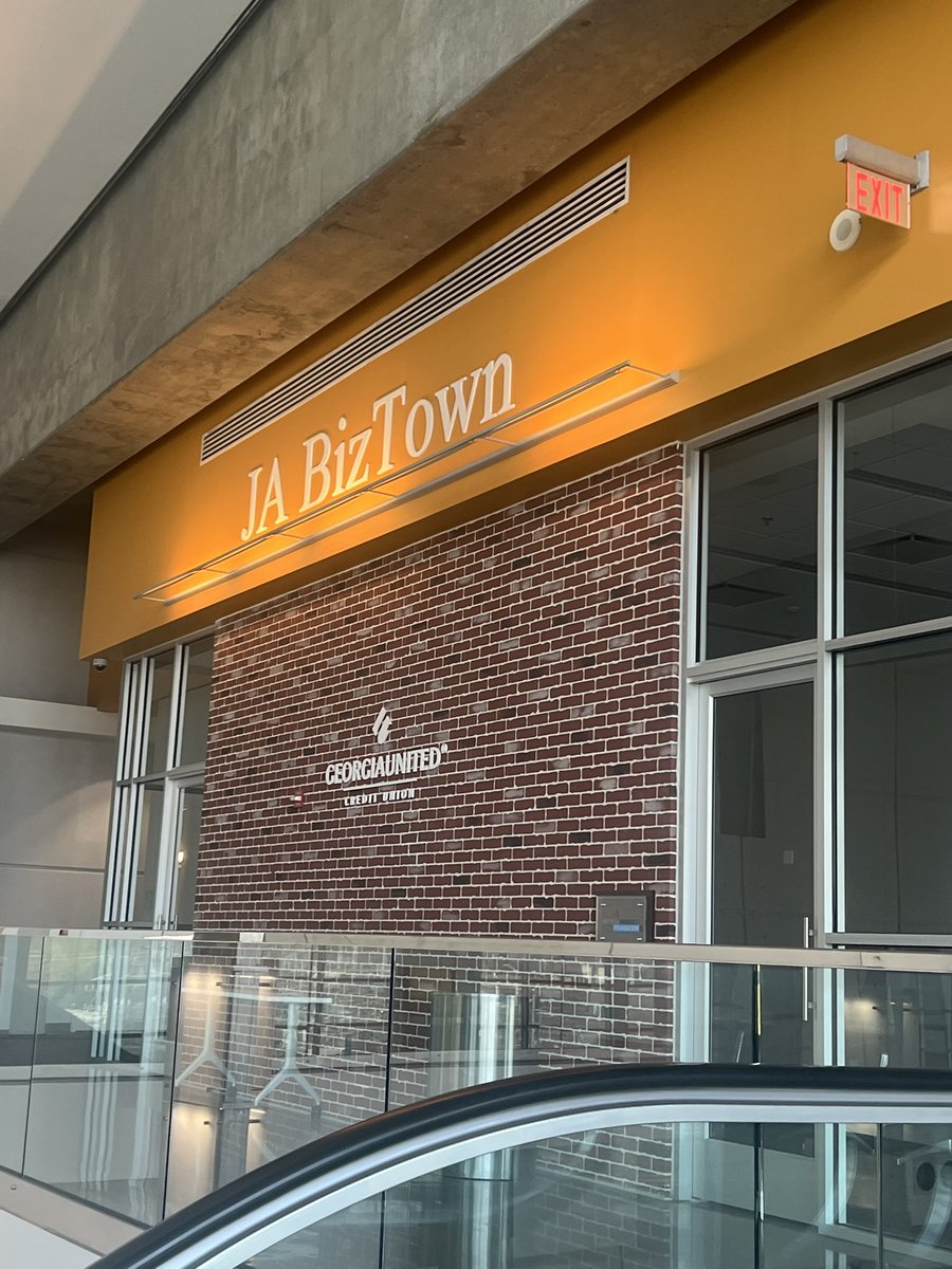 Robert Avossa tweet media