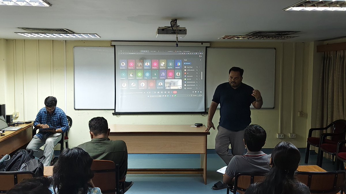 sabyasachi_uni's tweet photo. As the #Chair of #IEEECSSBCIITKGP,it gives me great pleasure to inform you that we recently organized a hybrid event on “Next-Gen Computing:From Human Emotions to Digital Security” in collaboration with #IEEEKGPSectionStudentBranch and #IEEEIndiaCouncil on March 26, at @IITKgp. https://t.co/kDyCL5vALt