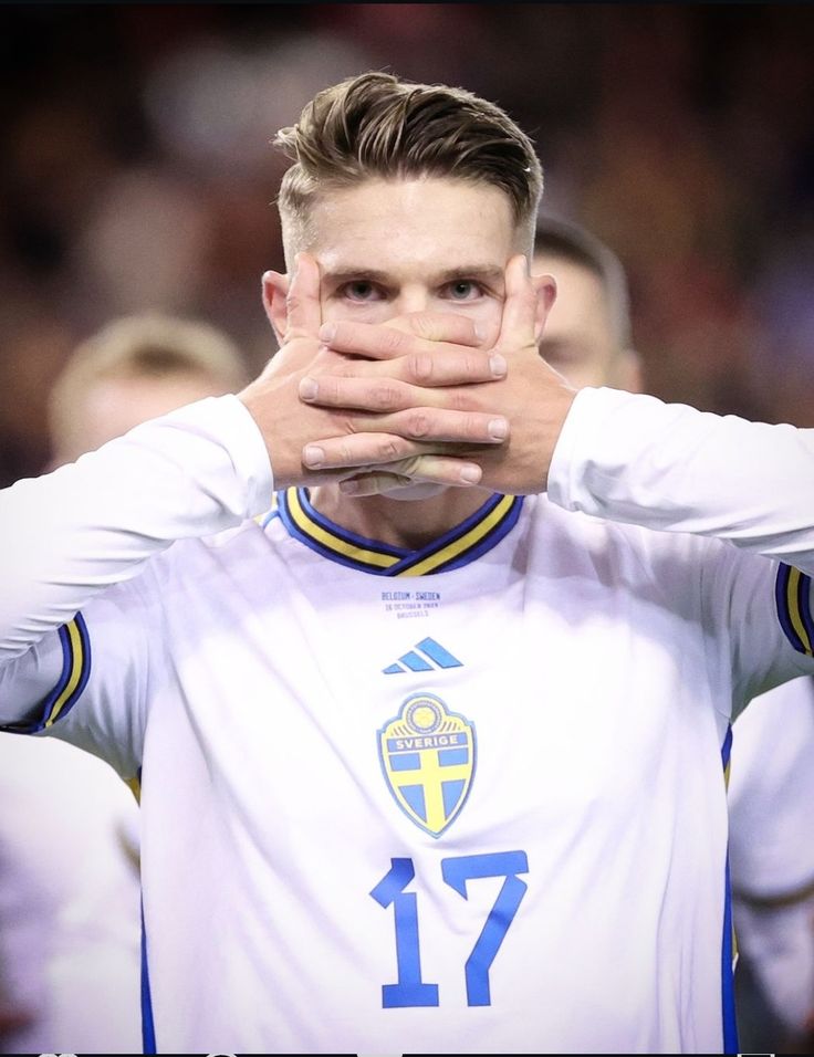 Destinyuchendu5's tweet photo. @brfootball Nobody cared until he put on the mask https://t.co/gyS85toSo4