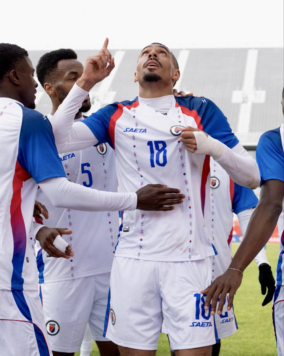 Ashley AE77 tweet media