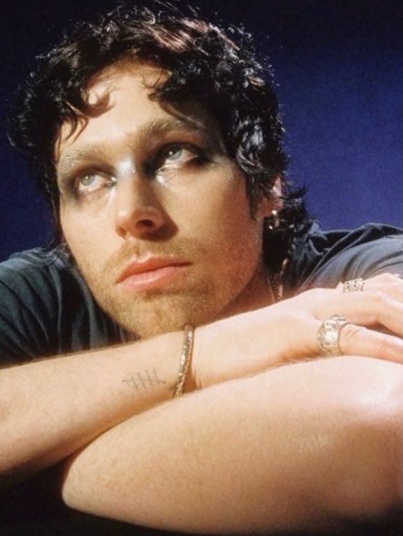 lucy is seeing 5sos! ★ tweet media