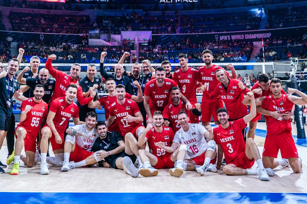 🇹🇷TÜRK MİLLİ TAKIMLARI 2026 YAZI

🏀 Basketbol
🏆 FIBA Kadınlar Dünya Kupası: 4 – 13 Eylül

⚽ Futbol
🏆 Dünya Kupası: 11 Haziran – 19 Temmuz

🏐 Voleybol
🏆 Kadınlar Avrupa Şampiyonası: 21 Ağustos – 6 Eylül 
🏆 Erkekler Avrupa Şampiyonası: 9 – 26 Eylül