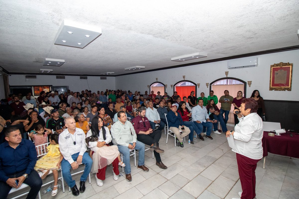 GarciaGaray_L's tweet photo. ¡LA LAGUNA ESTÁ MÁS FUERTE Y UNIDA QUE NUNCA!
Tuvimos la oportunidad de reunirnos con nuestras y nuestros mentores en #GómezPalacio, para compartir los acuerdos y la visión estratégica que definimos en el pasado consejo nacional. 
Para nosotros en @DurangoMorena , la comunicación directa con la militancia es la clave. Informar sobre el rumbo de nuestro movimiento a nivel nacional nos permite caminar con paso firme y en una sola dirección hacia la consolidación del segundo piso de la 4ta Transformación.