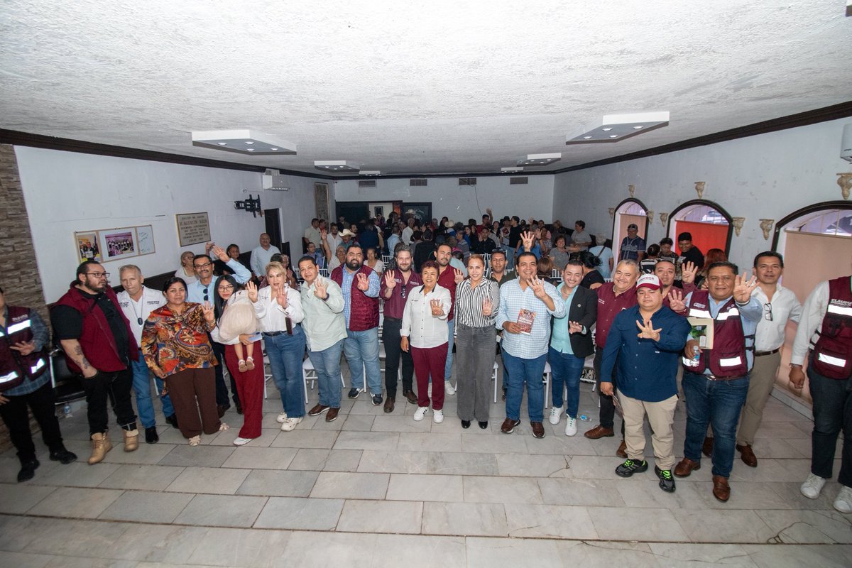GarciaGaray_L's tweet photo. ¡LA LAGUNA ESTÁ MÁS FUERTE Y UNIDA QUE NUNCA!
Tuvimos la oportunidad de reunirnos con nuestras y nuestros mentores en #GómezPalacio, para compartir los acuerdos y la visión estratégica que definimos en el pasado consejo nacional. 
Para nosotros en @DurangoMorena , la comunicación directa con la militancia es la clave. Informar sobre el rumbo de nuestro movimiento a nivel nacional nos permite caminar con paso firme y en una sola dirección hacia la consolidación del segundo piso de la 4ta Transformación.