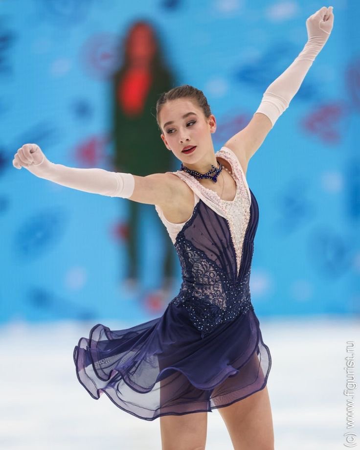 Daily Figure Skating Costumes tweet media