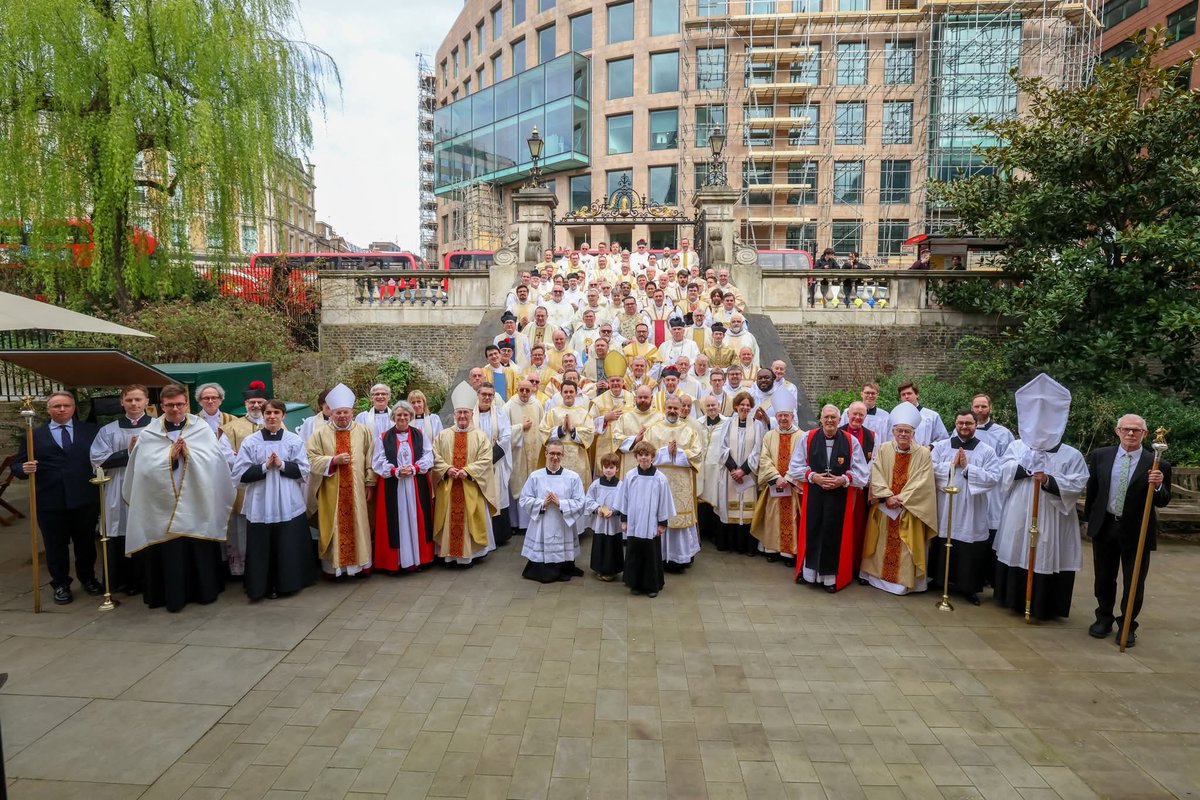 stmatthewnw10's tweet photo. The Vicar was pleased to be at the @bishopoffulham Chrism Mass today, where he renewed his priestly vows.

Oils that were blessed at this service have also returned to the parish, and will be used throughout the year for baptism, consecration, and for healing. https://t.co/SGtBXz9jte