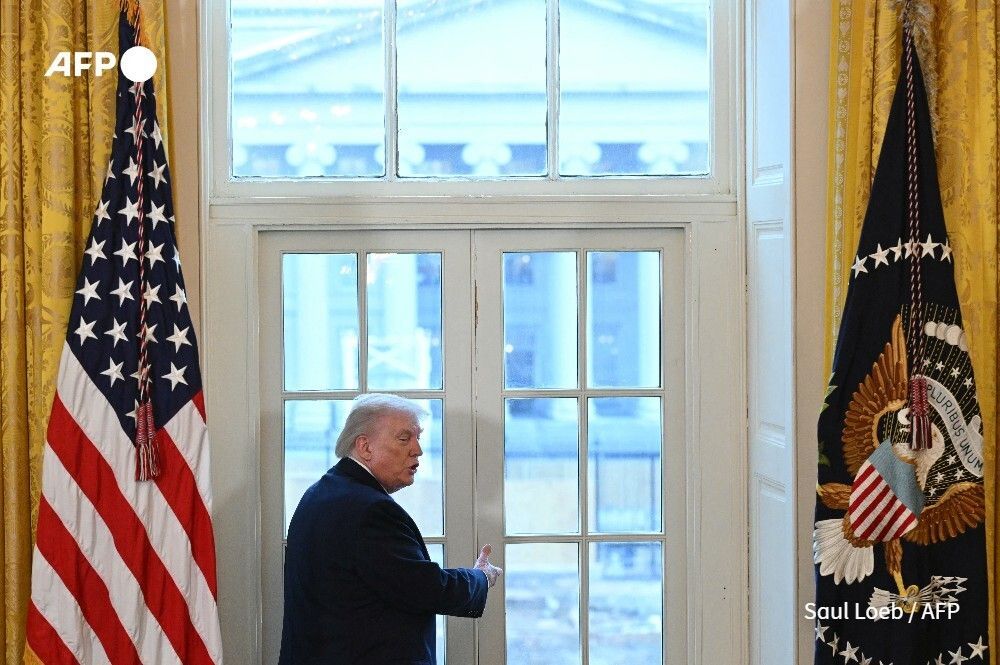 AFP's tweet image. US President Trump is ‘steward’ of the White House but ‘he is not, however, the owner!’ So wrote Judge Richard Leon ordering a halt in construction of the massive ballroom that is the president’s pet project until he gets congressional approval.
u.afp.com/SbWx