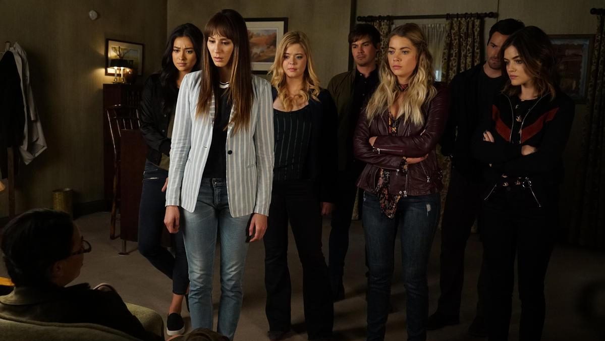 hulu's tweet image. Quick poll: Who was the best dressed in #PrettyLittleLiars?