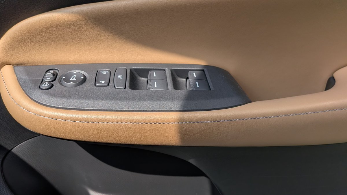 こにぃ tweet media