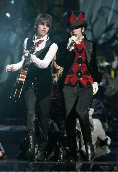 oddly specific ryan ross ✴︎˚｡⋆ tweet media