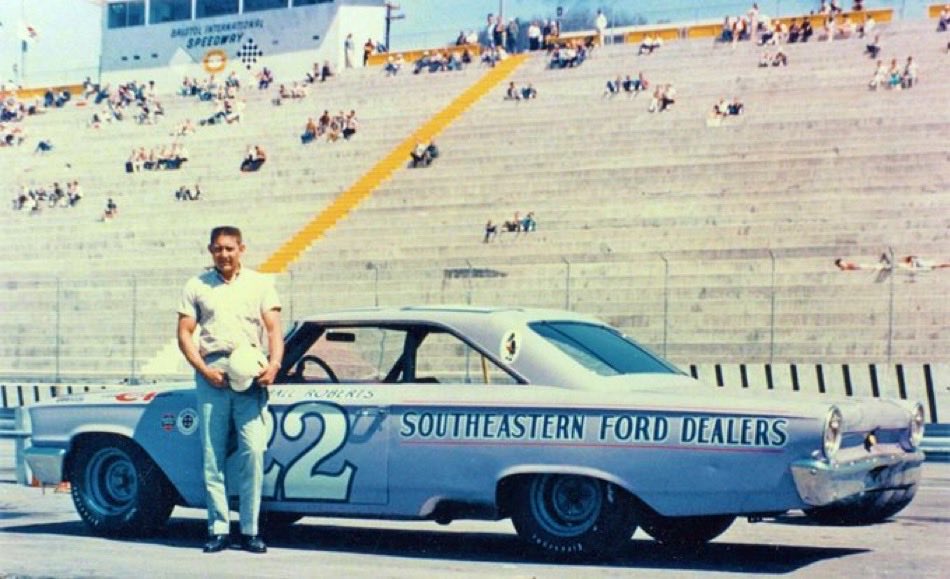 LegendsNascar's tweet photo. Fireball Roberts won the 1963 Southeastern 500 at Bristol 63 years ago today. π
It was his first race with Holman-Moody.
#CompetitionProven π @ItsBristolBaby https://t.co/BnuTqMdMF2