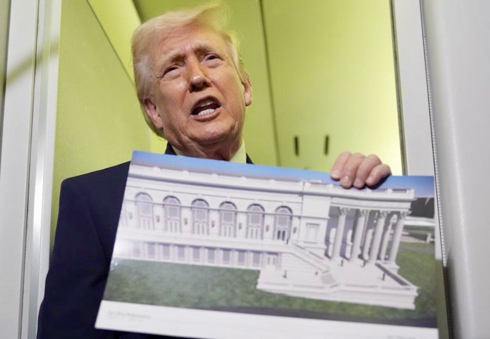 Sędzia federalny nakazał wstrzymanie budowy sali balowej Donalda Trumpa do czasu uzyskania zgody Kongresu. W uzasadnieniu napisał, że prezydent USA jest zarządcą Białego Domu dla przyszłych pokoleń rodzin prezydenckich, ale nie jest jego właścicielem. <a href="/PR24_pl/">PolskieRadio24.pl</a>