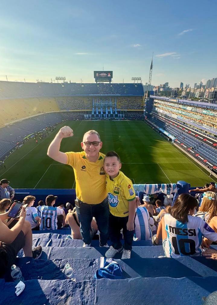 Jextratiempo's tweet image. Hinchas Leopardos 🔰 por el mundo 🌎
Hoy este par de leopardos (Padre e hijo) presentes en la #Bombonera para el juego de la Selección Argentina 🇦🇷orgullosos luciendo la camiseta de su amado #atleticobucaramanga  @serpra72 @arleydeportes