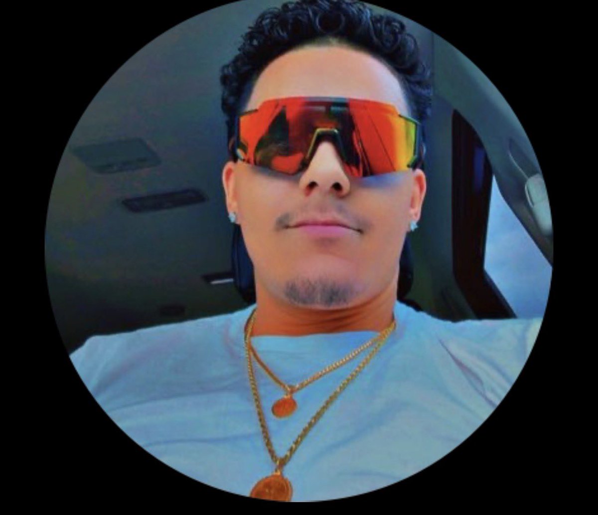 Gimmickyy tweet media