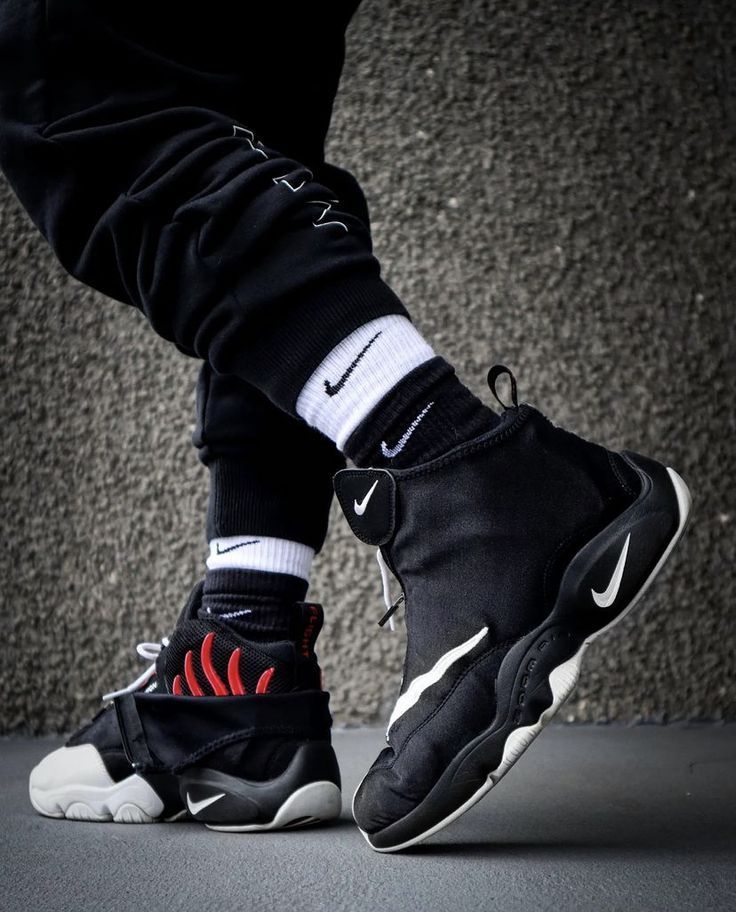 JustFreshKicks's tweet photo. Nike Zoom Flight '98 "The Glove" 🥷🏻

Bring them back? https://t.co/VRMkaJGKpL