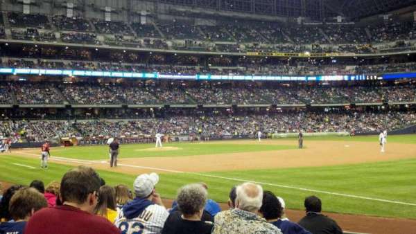 StadiumRover's tweet photo. This is literally the view from the seats we are giving away to the @Brewers and @Yankees game on May 10th. Get in the app and earn your entries to win! https://t.co/0gbkicpgSA