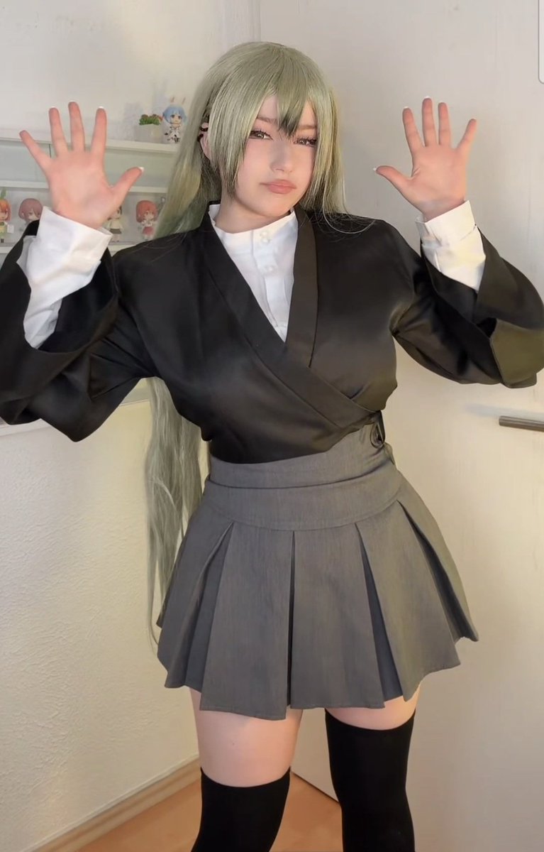 KevinPohlEdits's tweet photo. @upminaa Absolute fabelhaft, auch wenn er ein fraud ist haha 😭 du schaffst es das ich ihn etwas mag, wenigstens  das cospaly von dir hahah🥹🫶🏻 https://t.co/MbExikSdHf