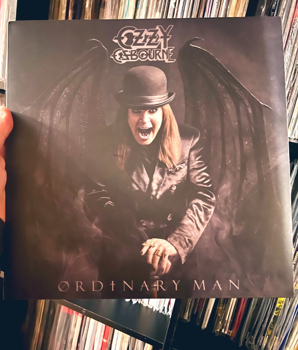 RockMetalManiac's tweet photo. #NowPlaying #Ozzy #OrdinaryMan #PhysicalMusic #Vinyl https://t.co/l7YNYVszi0