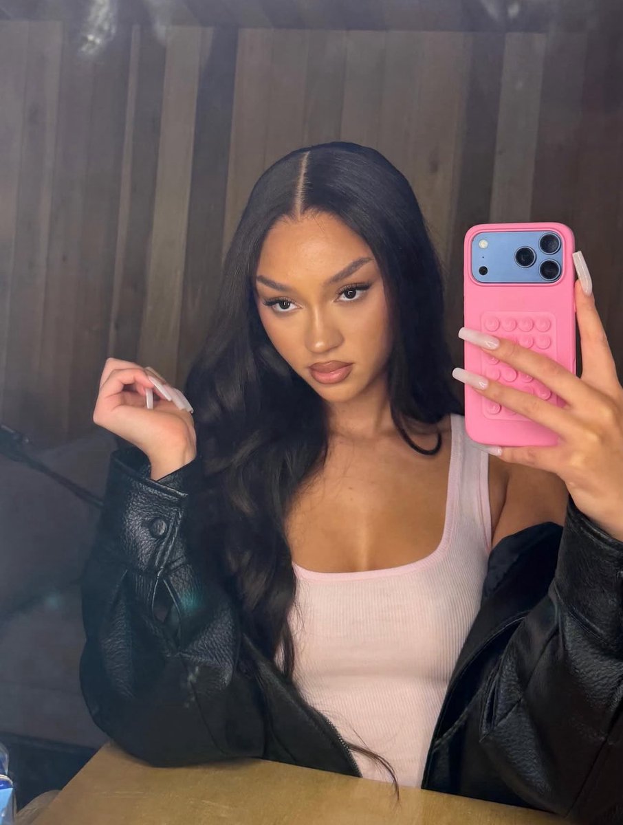 FLOLlFERS's tweet photo. Stella (@StellaQuaresma_) via Instagram.

“ugh I love me toooooo” https://t.co/99W2XYLqFY