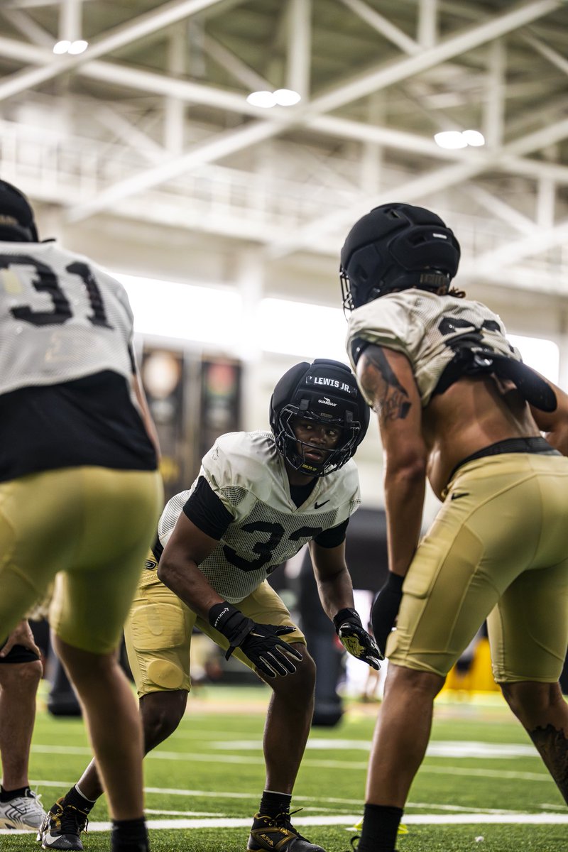 BoilerFootball's tweet photo. Trenches working 😤 https://t.co/DFicNCOWPn