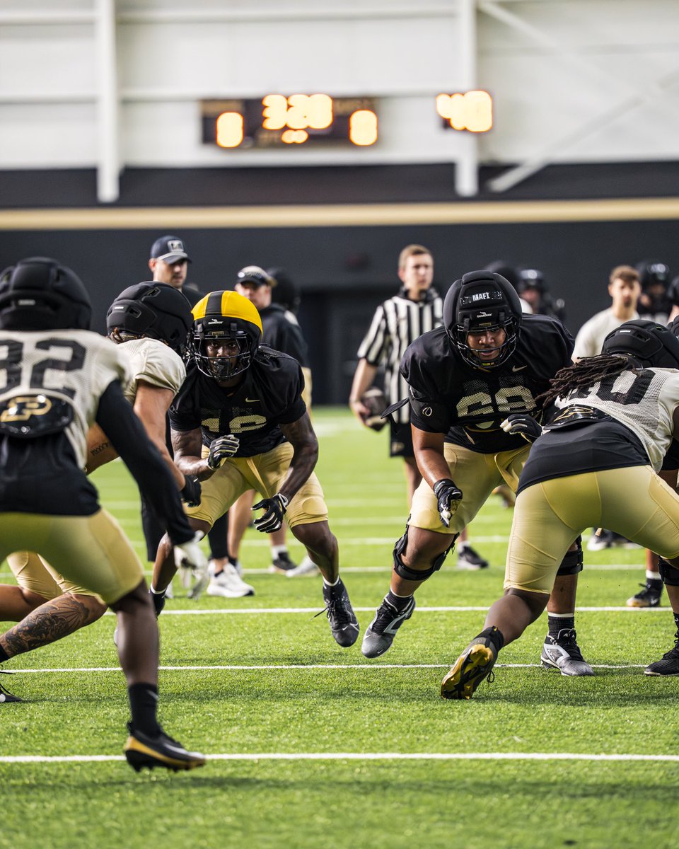 BoilerFootball's tweet photo. Trenches working 😤 https://t.co/DFicNCOWPn