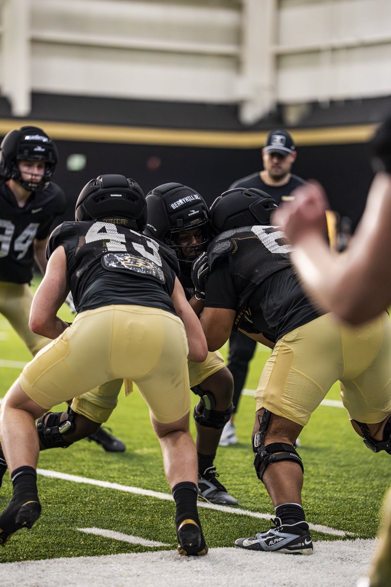 BoilerFootball's tweet photo. Trenches working 😤 https://t.co/DFicNCOWPn