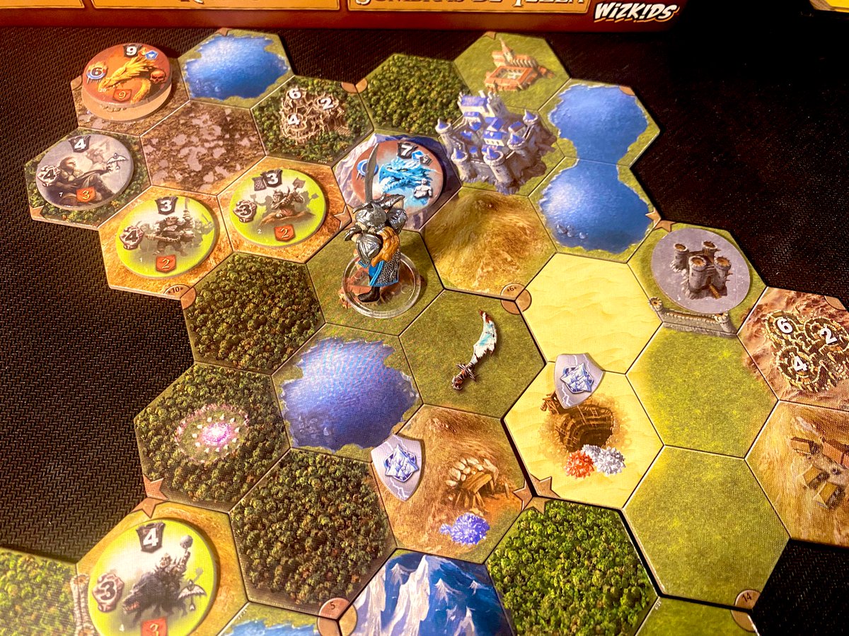 bobon_bestiajo's tweet photo. Pues que os voy a decir, vaya juegazo es #MageKnight. 

Hoy he ganado al escenario 3 de la campaña La Traición. El más divertido de los 3, me ha encantado tener que liberar las minas y luchar contra el enemigo que las guarda en la superficie y el que las guarda en las profundidades.

Que buena idea!!

¡¡¿¿No se xq no saco más estos juegos tan buenos??!!