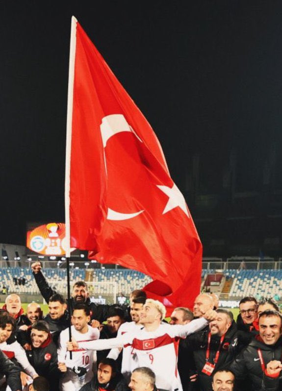 wesleydries's tweet photo. GECENİN EN GÜZEL FOTOĞRAFI https://t.co/TErIaETzMB