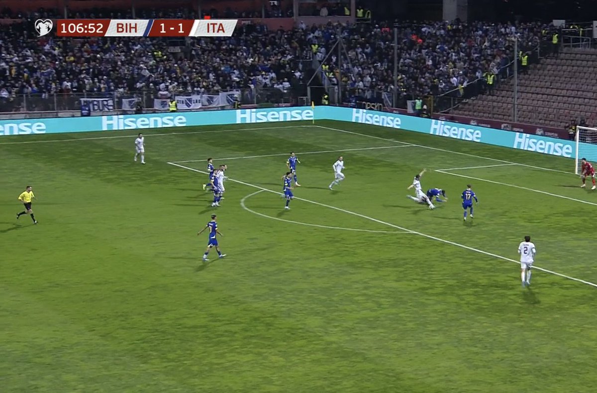 📸 - ITALY SO CLOSE TO SCORING HERE, SO CLOSE!