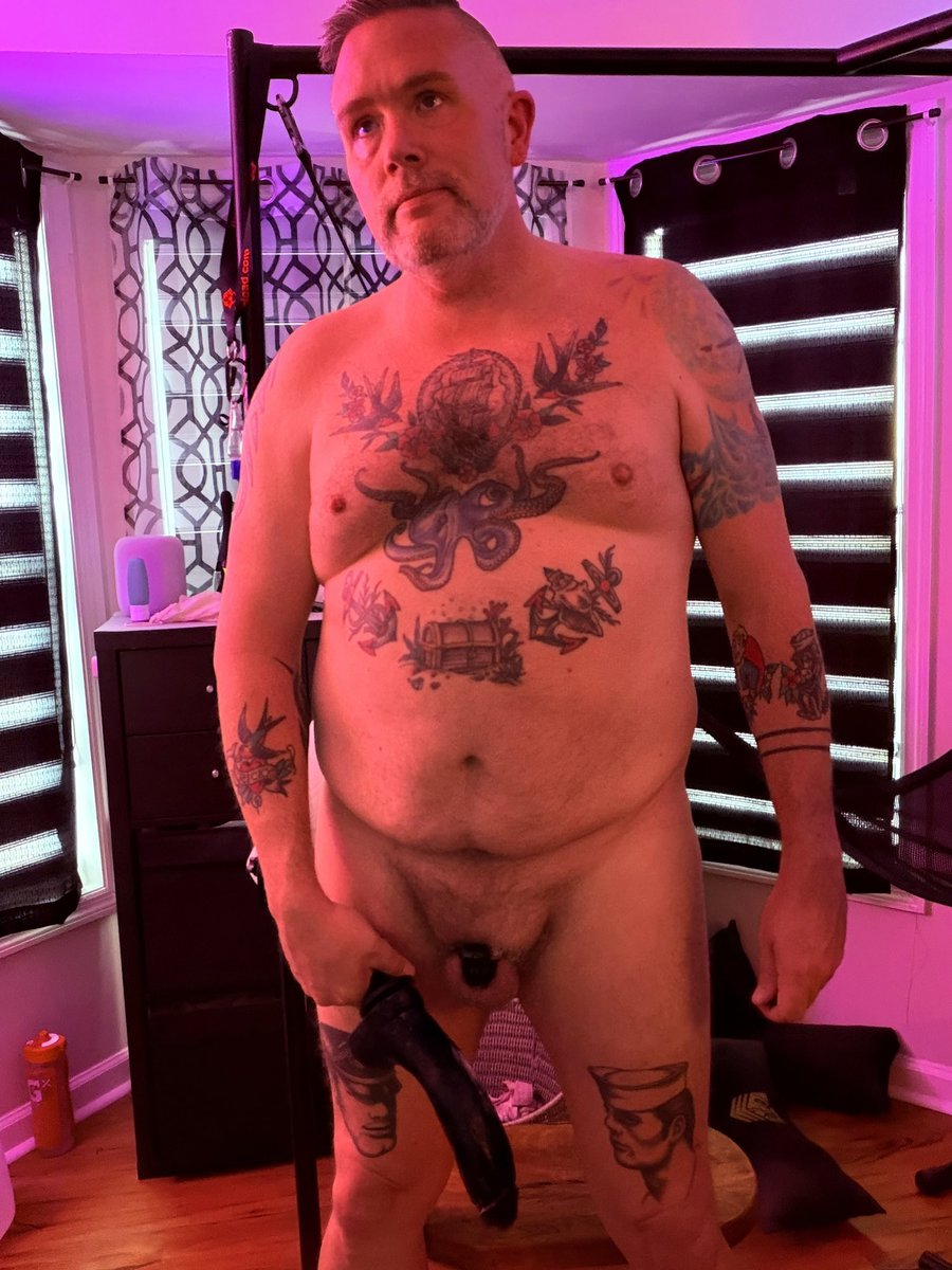 Lockedbottom tweet media