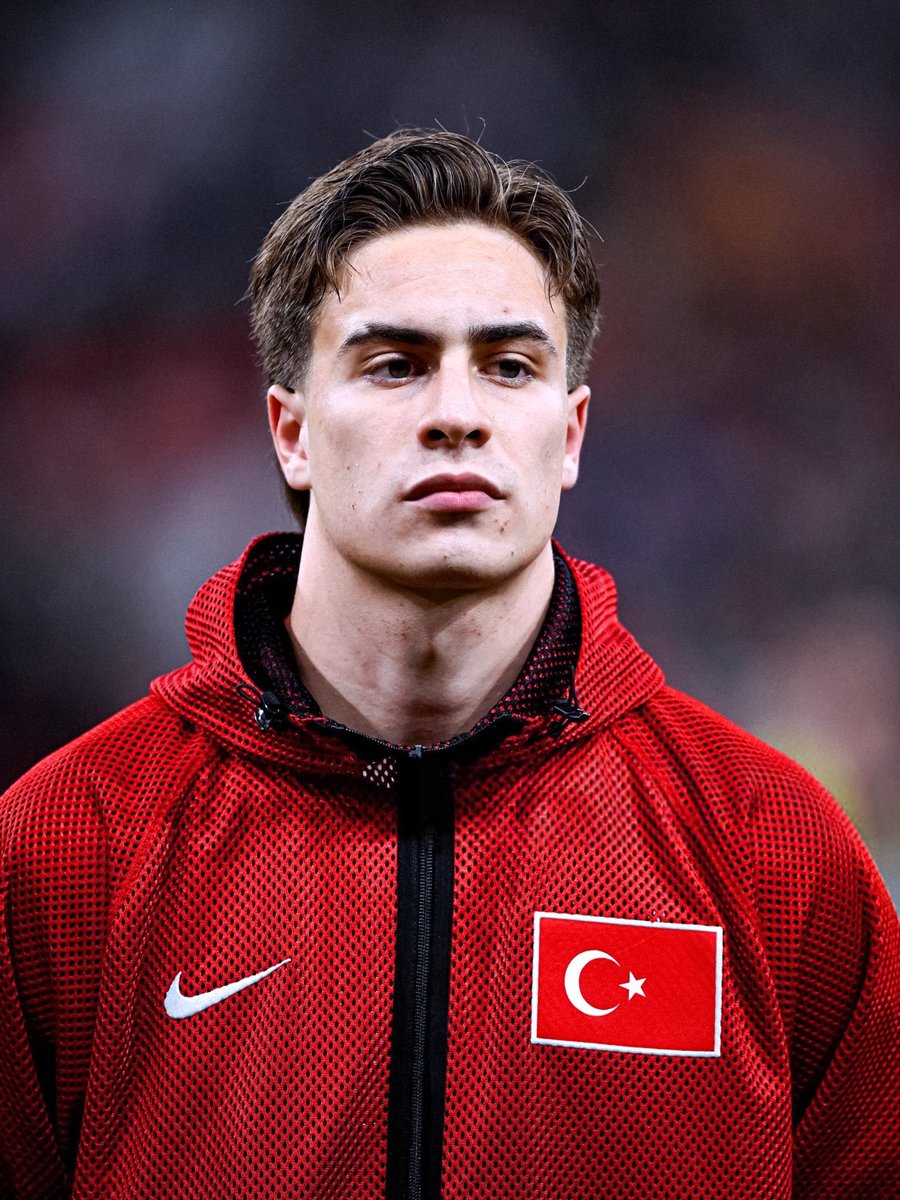 Ediz Hun Cavani tweet media