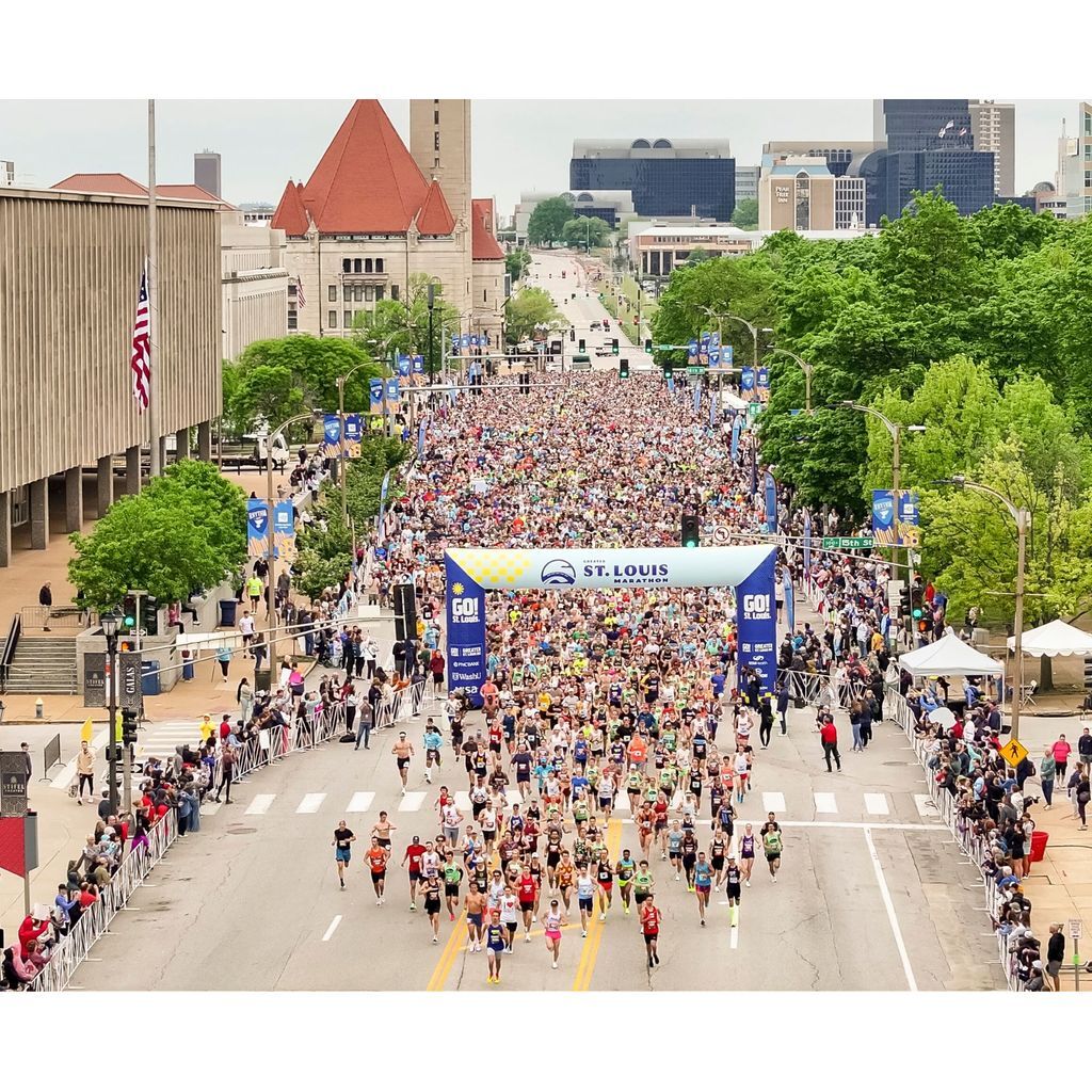 endurancewire's tweet image. GO! St. Louis spotlights Ken Barnes’ bold Guinness World Record attempt at the Greater St. Louis Half Marathon — running 13.1 miles in full baseball uniform.

endurancesportswire.com/central-illino…

#running #StLouis #GuinnessWorldRecord