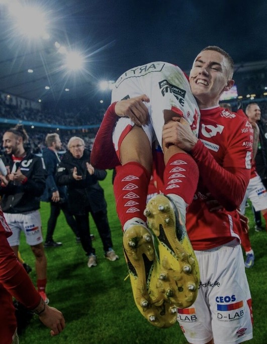 FredrikNilzon's tweet photo. VM - SOMMAR https://t.co/8uCvBbwKHj