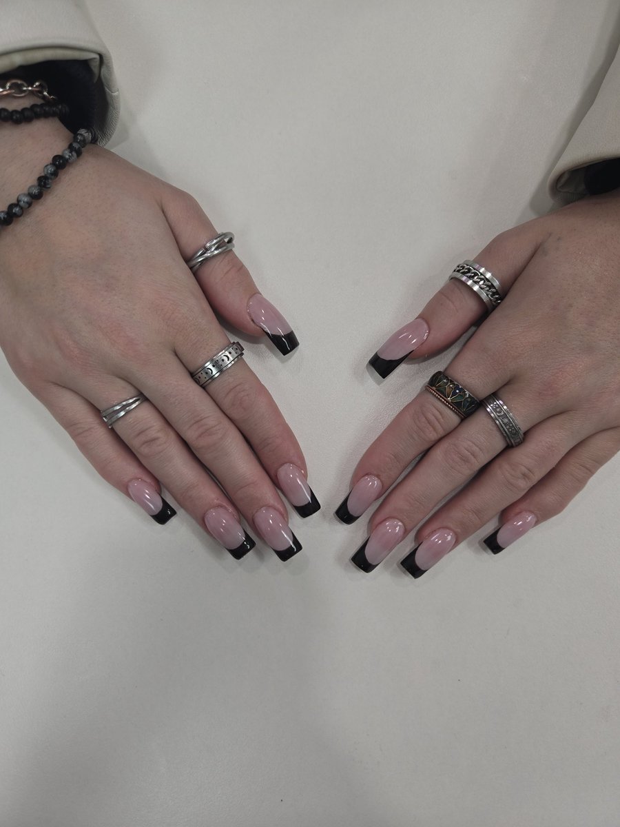 Look at these black frenchies I did today 🖤