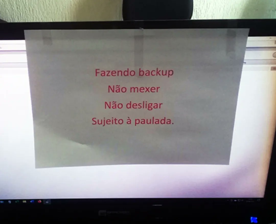 Letreiros e placas (e outras coisas) estranhas tweet media