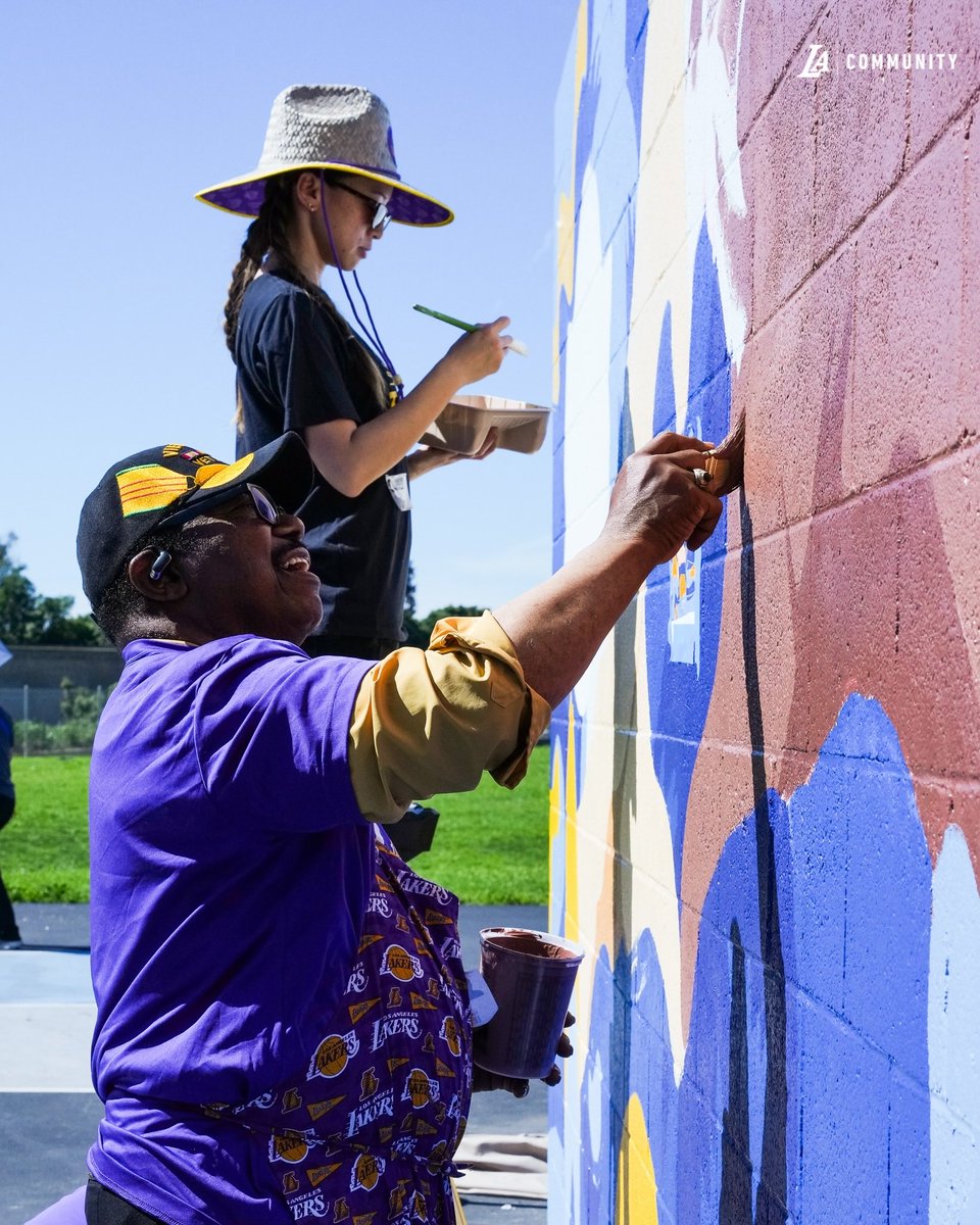 LakersCommunity's tweet photo. The @Lakers, @SouthBayLakers, @NatUniv , and @LakerGirls TEAM UP to beautify Yukon Elementary playground and teacher's lounge 🌟 https://t.co/4q88TBnzCB