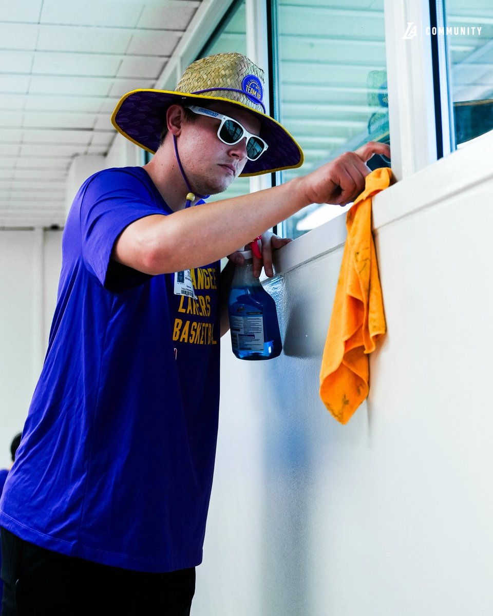 LakersCommunity's tweet photo. This South Bay Lakers Beautification Project provides students a fun and safe place to learn and grow 🏀 https://t.co/eVf2Z0uhpO