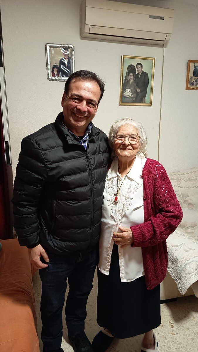Crucifixion_MLG's tweet photo. Nuestro Hermano Mayor, estuvo el pasado día 24 viendo a nuestra Nieves.
Muchas gracias por esa gran instantánea https://t.co/EiRmavnBtt