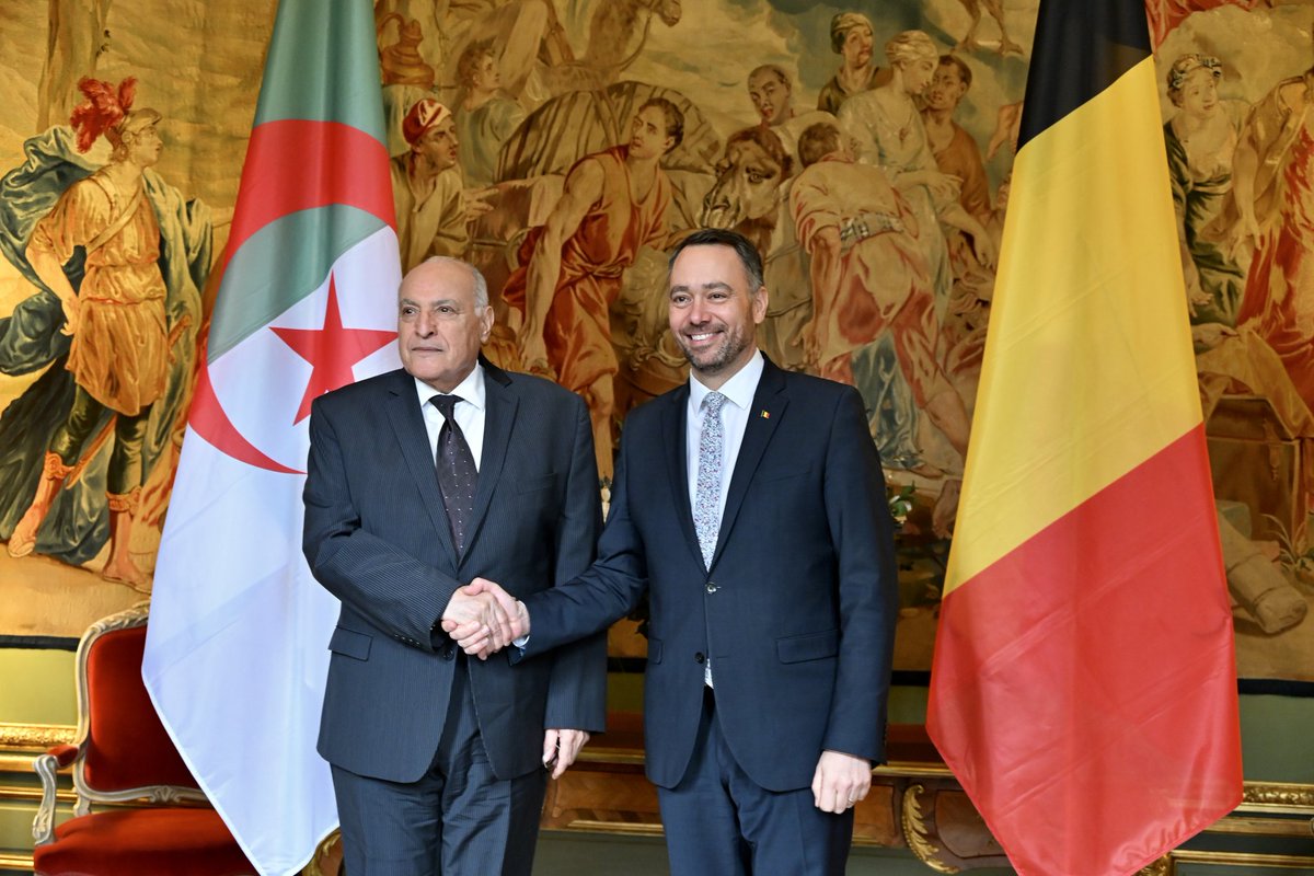 ambalgerieparis's tweet image. En visite officielle à #Bruxelles 🇧🇪, Monsieur le Ministre d'État @AhmedAttaf_Dz 🇩🇿 s'est entretenu avec son homologue du @BelgiumMFA, Monsieur @prevotmaxime, avant d'être reçu par le Premier ministre, Monsieur @Bart_DeWever.

#Algérie #Belgique
