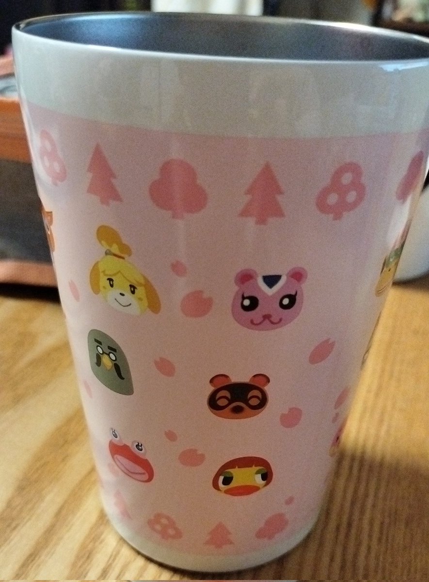 00hanyataro00's tweet photo. ファミマで買ってきた！
タンブラーとリップ（ゆきみ）はプレゼントした〜！かわいい。ハマってるとグッズ探し楽しい。 https://t.co/G85S3eJPGo