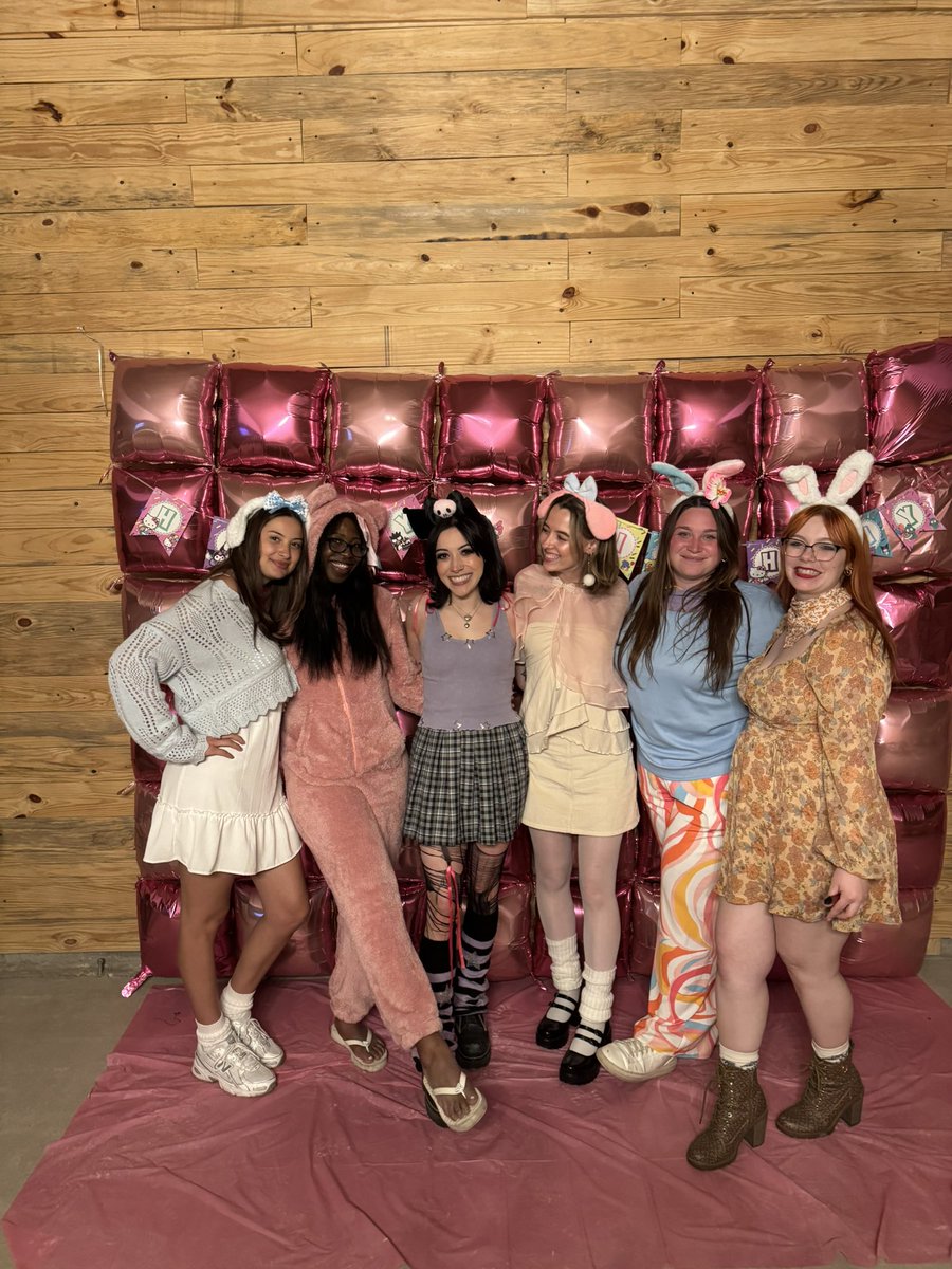 allyson_dill15's tweet photo. here’s to 25 💗💗 https://t.co/yIL1wce0YI
