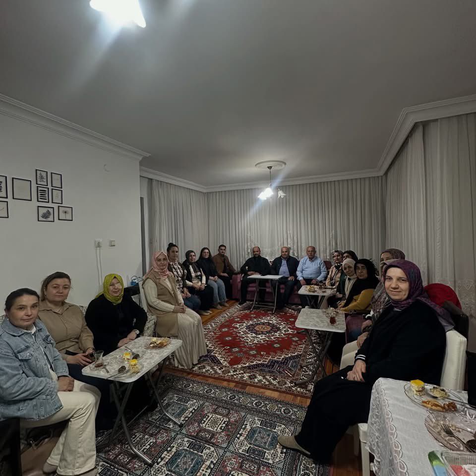 Ak parti Finike ilçe başkanımız Hakan Bayar ve Kadın kolları başkanımız Tuğba kiriş ve teşkilatımımızla önceki dönem kadın kolları başkanımız Figen Yiğite  Halasının vefatı nedeniyle taziye ziyaretinde bulunduk
<a href="/alicetin_07/">Ali Çetin</a> 
<a href="/GlinZboz/">Gülçin Özboz🇹🇷🇹🇷</a> 
<a href="/HakannnBayar/">HakanBayar🇹🇷</a> 
<a href="/AriciKiris/">TUĞBA ARICI KİRİŞ</a>