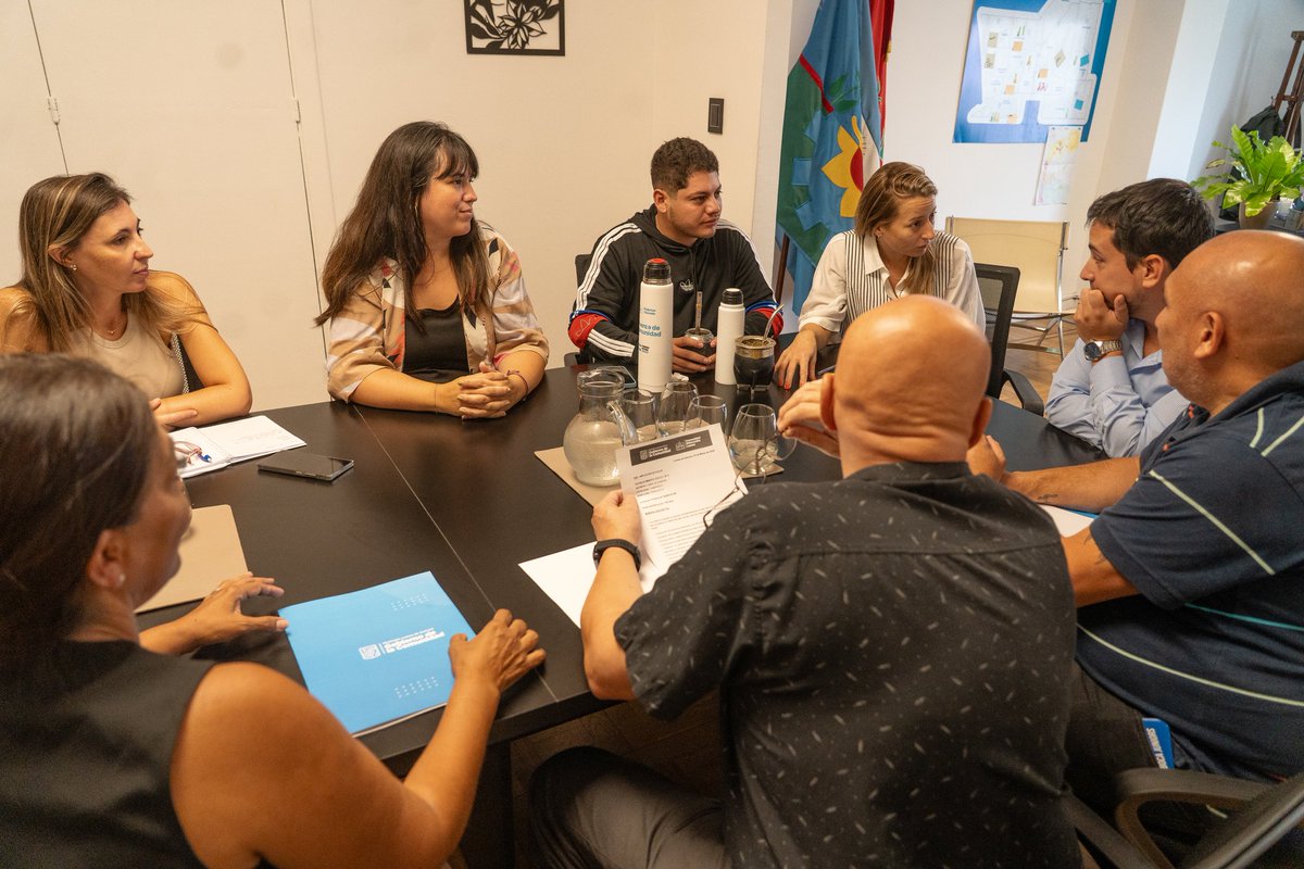 Inicia la construcción de nuevas aulas en la Técnica N°5 de Temperley y la Secundaria N°67 de Fiorito.

Nos reunimos con sus autoridades y los equipos de <a href="/LomasEducacion/">Educacion Lomas</a> y Juventud para hacer entrega de los legajos y repasar el avance de las obras financiadas por la <a href="/BAProvincia/">Gobierno PBA</a>.