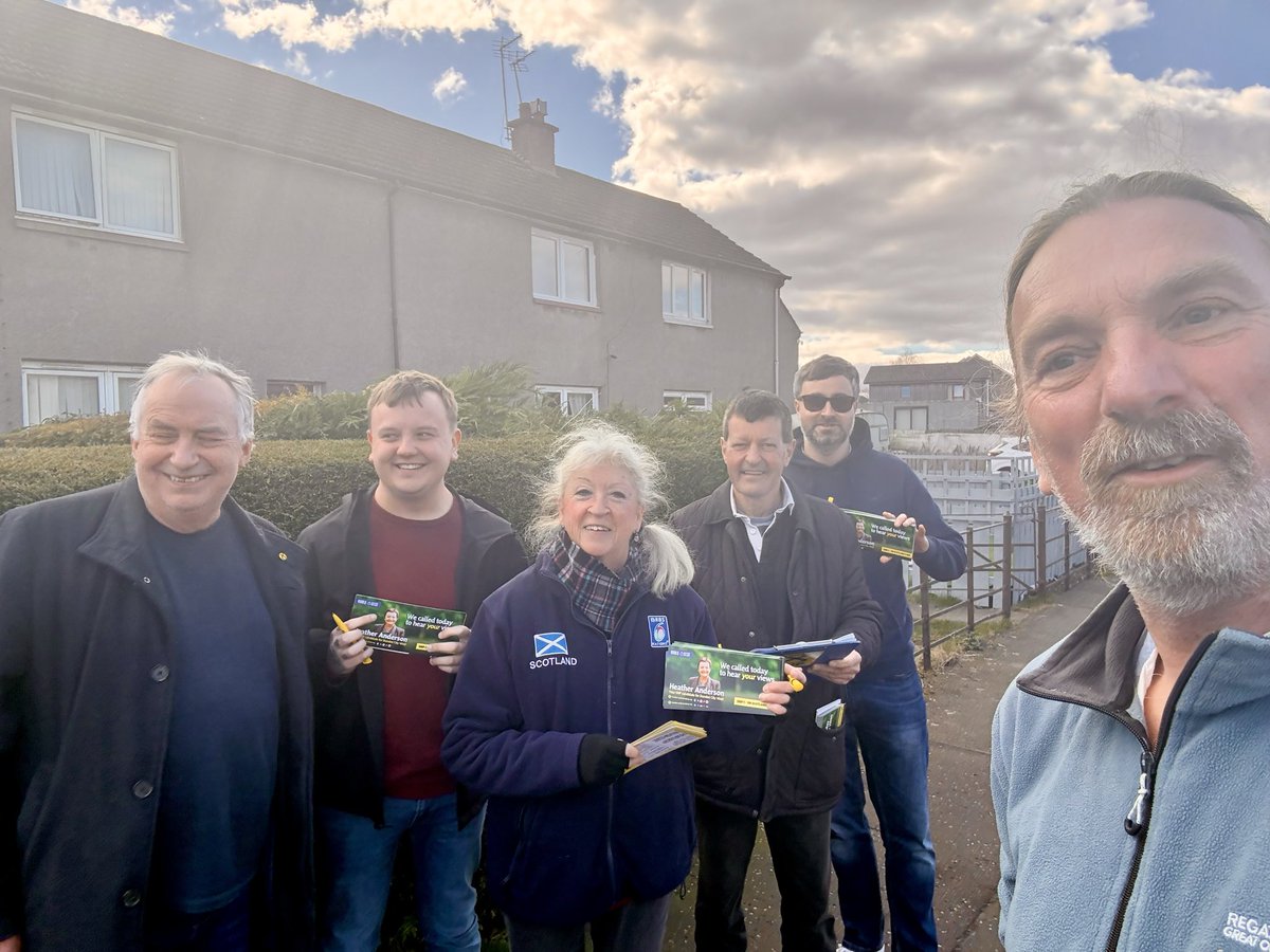 ChrisLawSNP's tweet image. Fabulous afternoon speaking to people in Charleston in #Dundee west with #teamsnp @thesnp @DundeeSNP about what matters to them in May 7th election.  #BothVotesSNP for a strong &amp;amp; #independentscotland