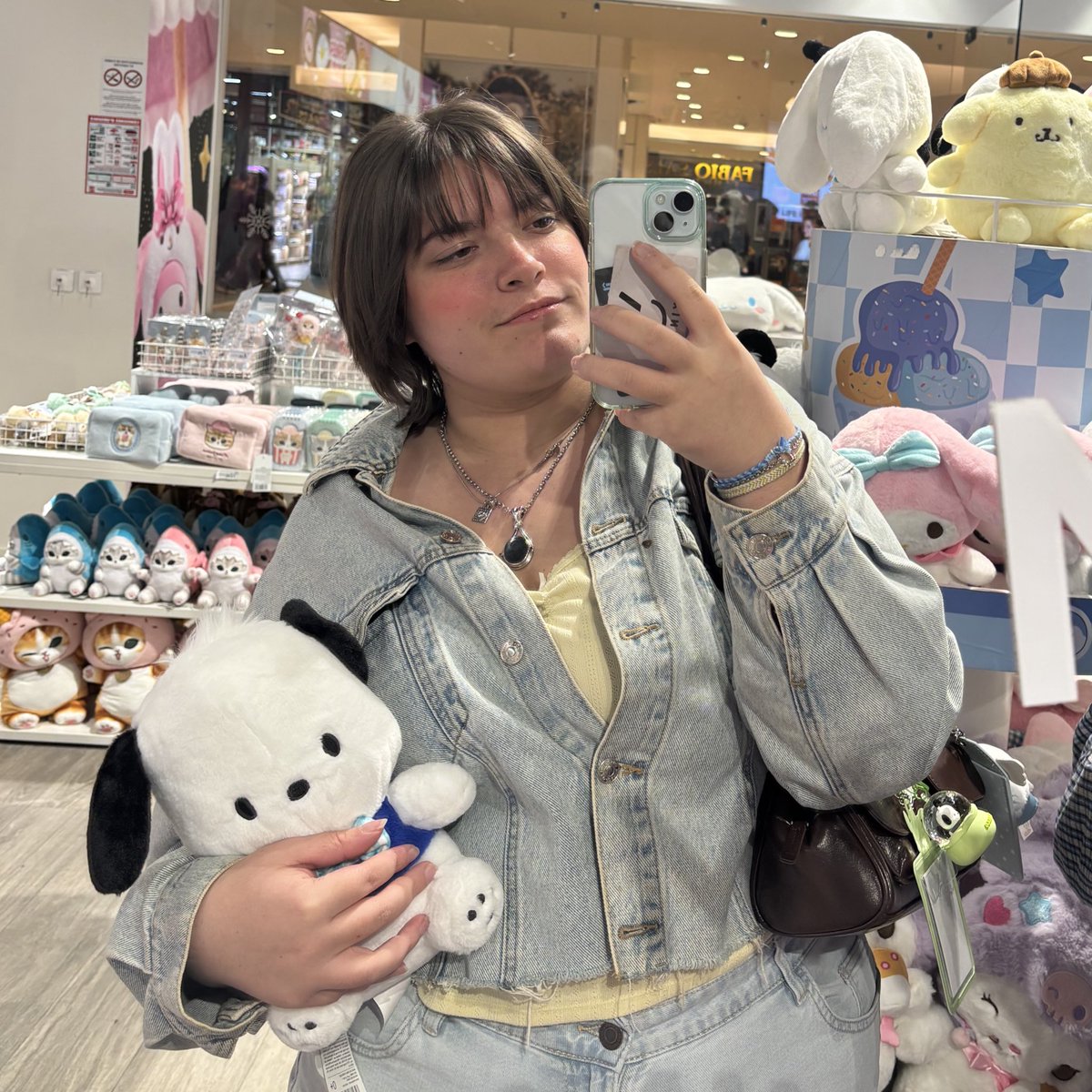 Junseonies's tweet photo. On a date at Paris with Junseo  we even choose each other plushies #ALLYZSELCADAY  
#AllyzSelcaDay #ALD1 #AZSD 
#알파드라이브원  #JUNSEO https://t.co/RwZIJ4znIm